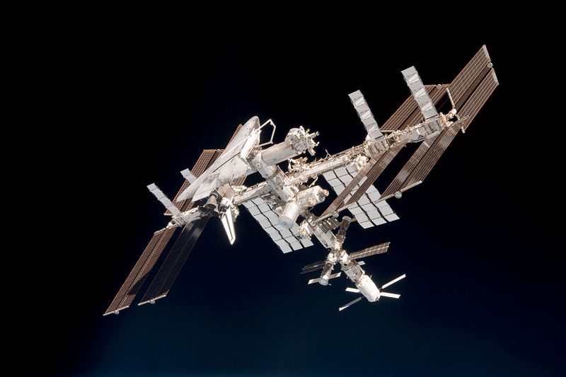 2018-04-25_earth_sm-navette-spatiale-iss-station-spatiale-01.jpg