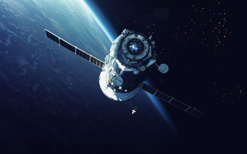 2019-06-21_earth_space-satellite-5200x3250-nasa-5k-6523.jpg